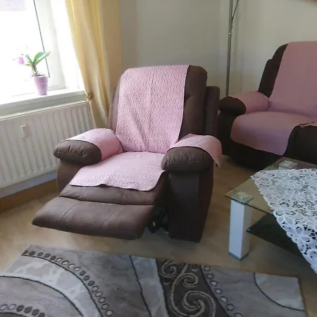 Апартаменты Ferienwohnung-loebau-messe-und-zentrumsnah Лёбау