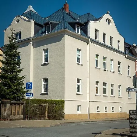 Ferienwohnung-loebau-messe-und-zentrumsnah Апартаменты *